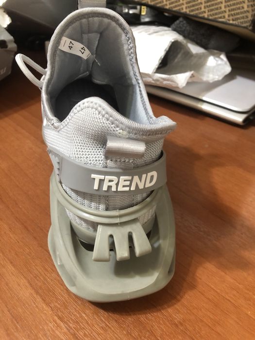 Кроссовки летнии