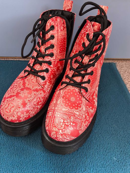 Червени боти размер 39