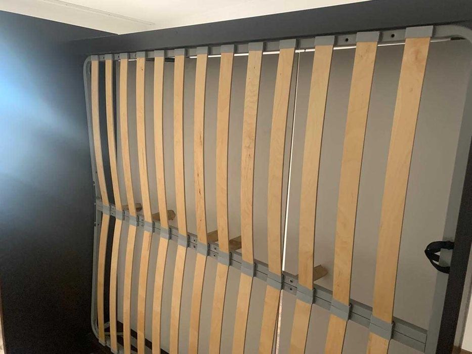 Двуспальная кровать