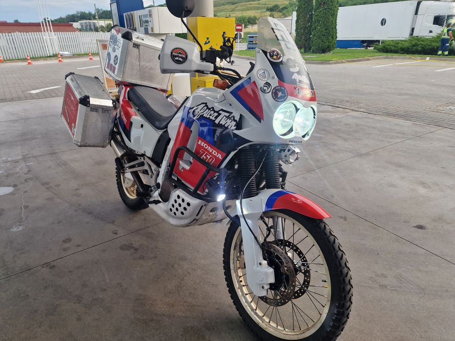 Motocicleta Honda Africa twin RD04