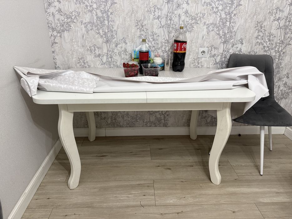 Продам стол для кухни размер 140 на 80