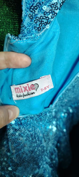 Продам платье на 6-7 лет