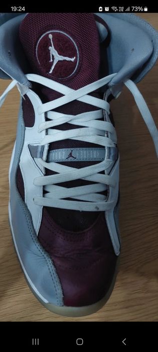 Vând  air jordan retro 5 burgundy