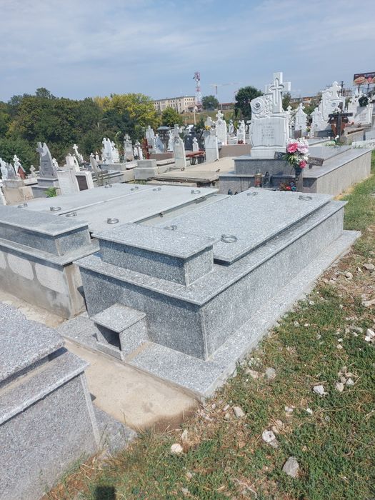 Vând loc veci cimitirul Hanul doctorului