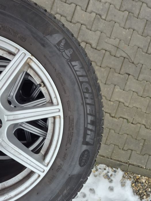 Cauciucuri   235/65/17 cu jenti aliaj 17"