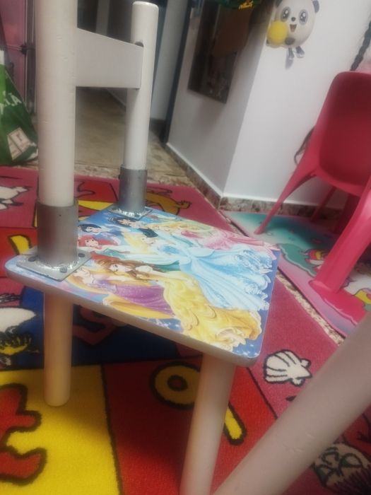 Vând măsuță cu 2 scaune pentru copii 1-5 ani