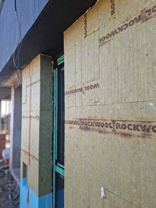Vată bazaltică pentru termosistem – Rockwool Frontrock Max Plus