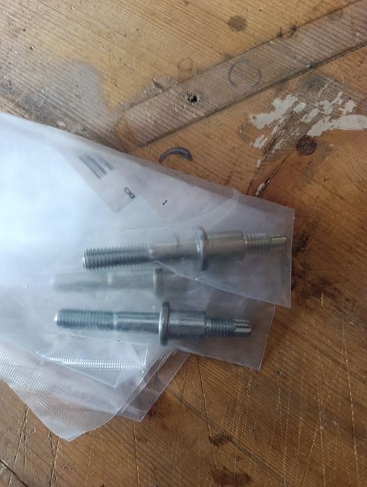 Шпильки дросселя на 1kzte,1kzt