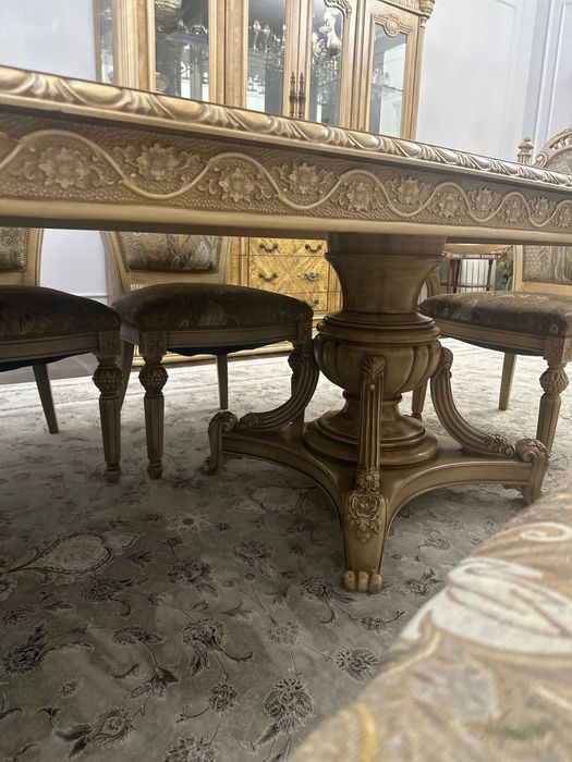 Продается стол и стулья