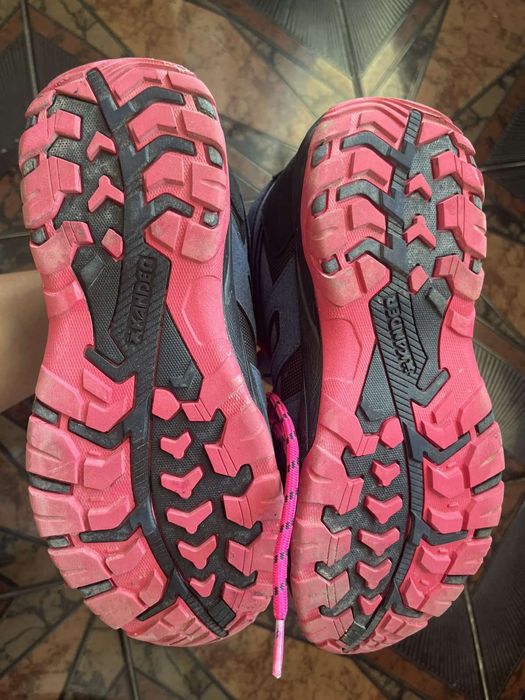 Детски сандали, маратонки и боти.