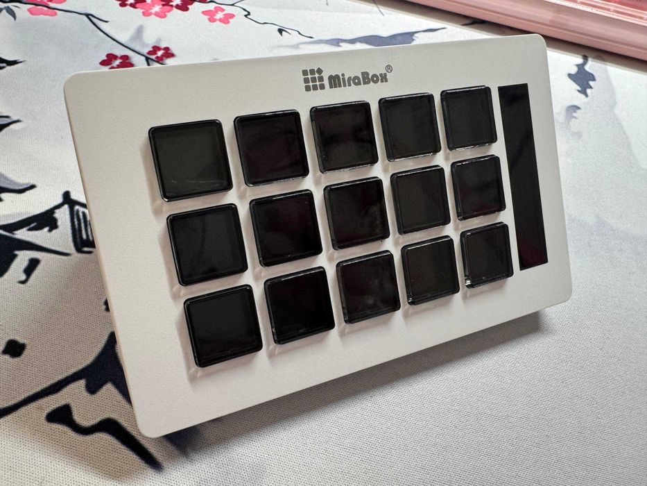 Продам Stream Dock (панель макро-кнопок для стрима и работы)