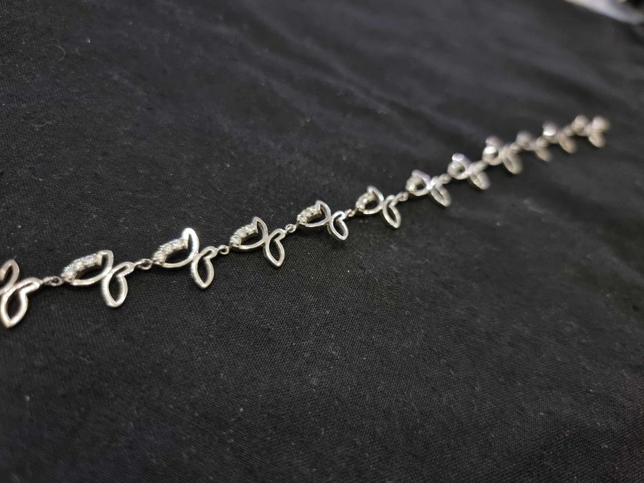 Сребърна гривна с пеперуди