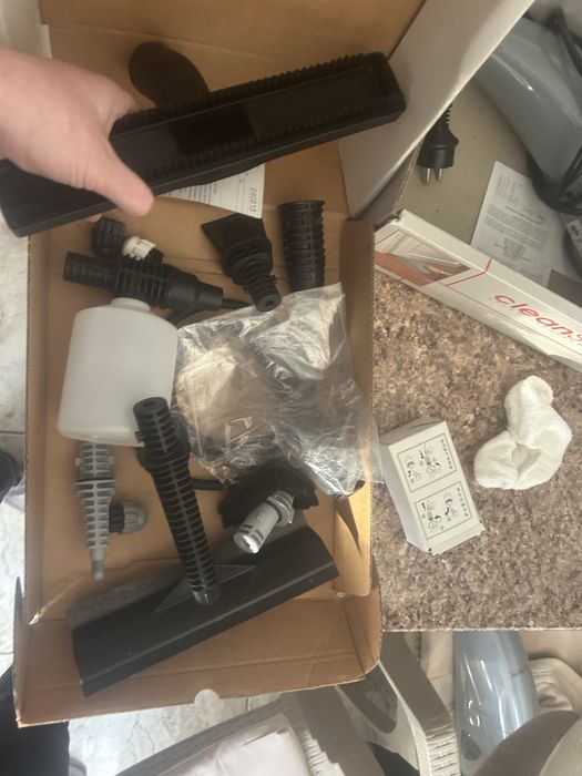 Aspirator cleansy cu abur