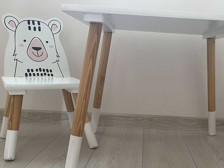 Детска маса с два стола