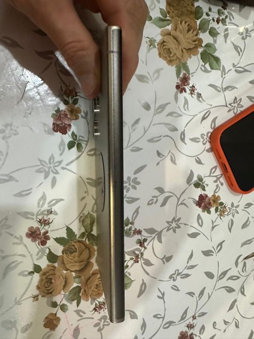 Продам Samsung S24 Ultra