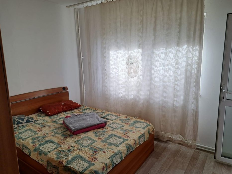 Camera de închiriat