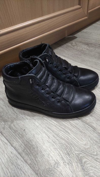 Продам ботинки 33 р