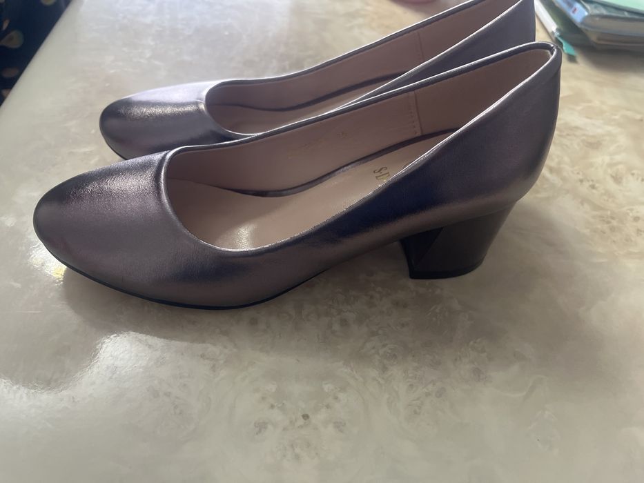 Продам женскую обувь