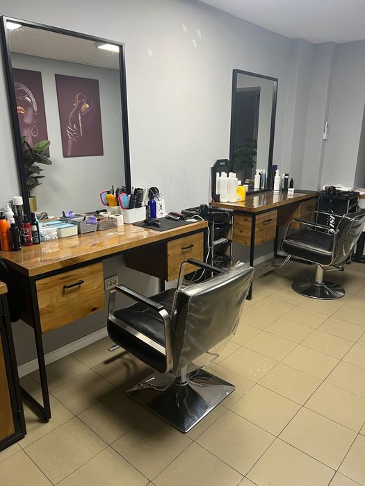 продается 2 тумбы парикмахерские