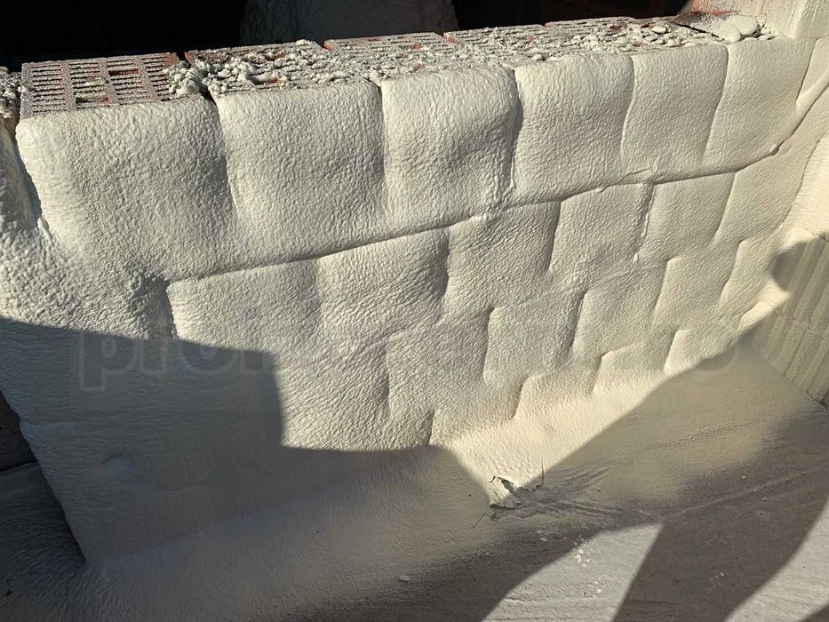 Izolare / izolatii cu  spuma poliuretanica si poliurea