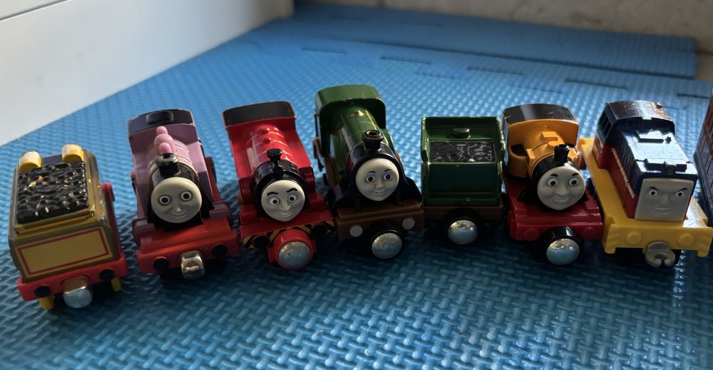 Colectie trenulete din metal Thomas  si prietenii (14 piese)si 6 piese Chuggington