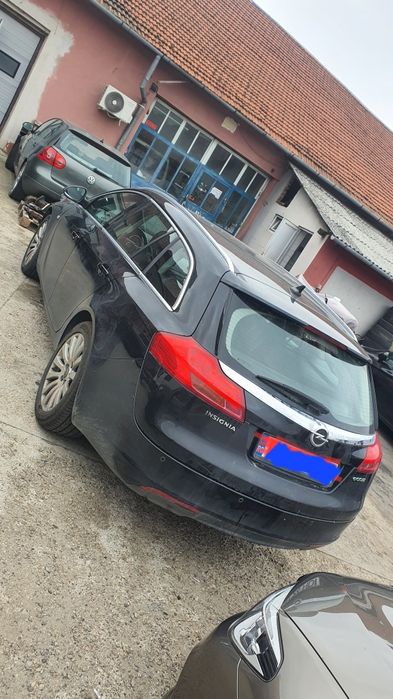 Vând Opel Insignia  din anul 2013 cu defectiune  la motor .