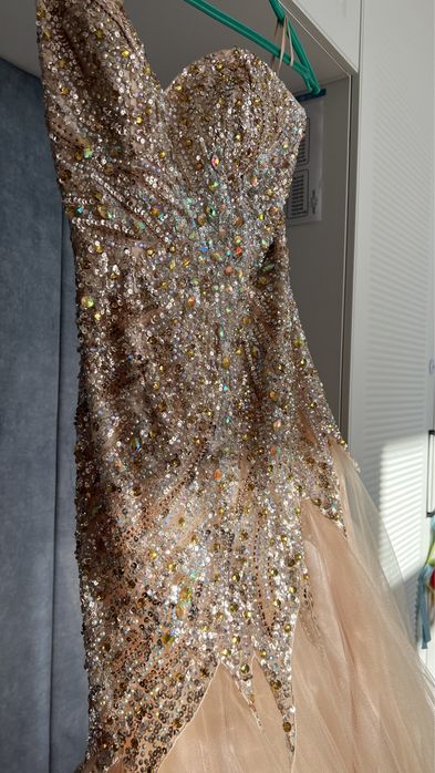 Продам блескучее платье "рыбка "