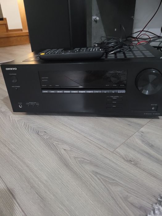 Vind amplificator Onkyo Tx SR 393 sau schimb  cu streamer audio