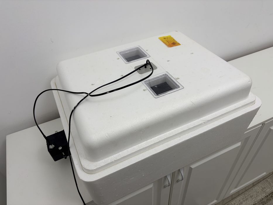 Продается инкубатор несушка