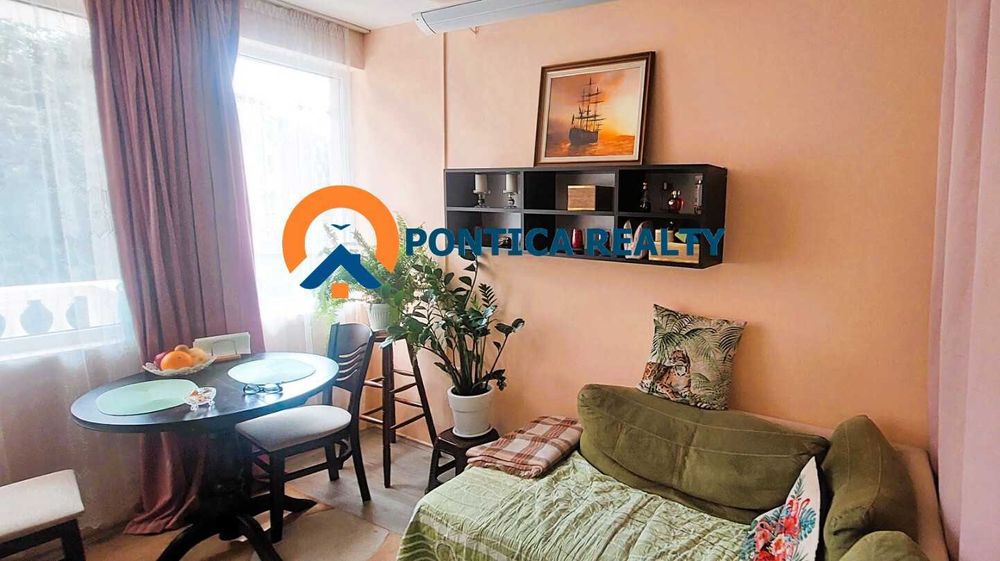 Двустаен апартамент в центъра на стария град Поморие