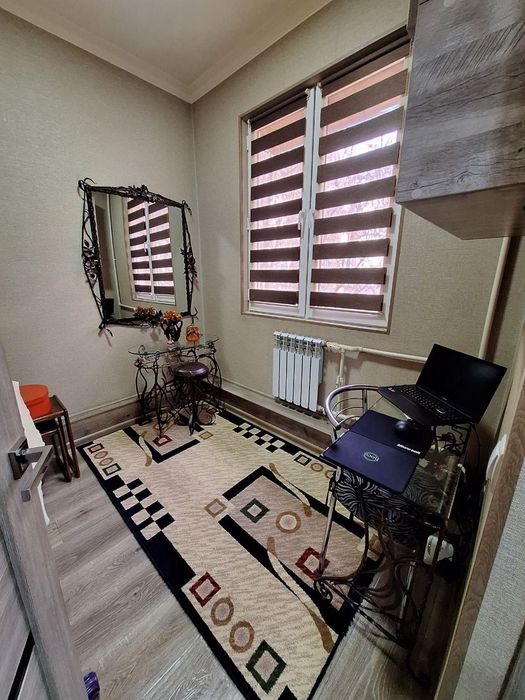 Продаю квартиру чиланзар 6квартал 2комнат 2этаж  Разделка 42квадрат