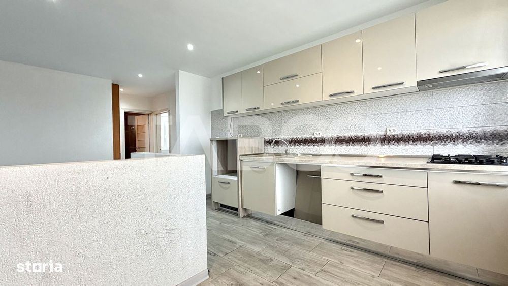 Apartament cu 3 camere de vanzare cu parcare Floresti
