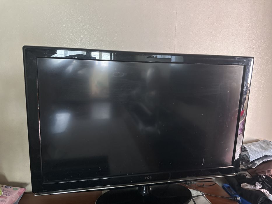 Продам телевизор TCL.