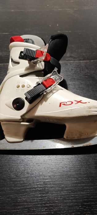 Vând patine copii cu mărimi ajustabile.