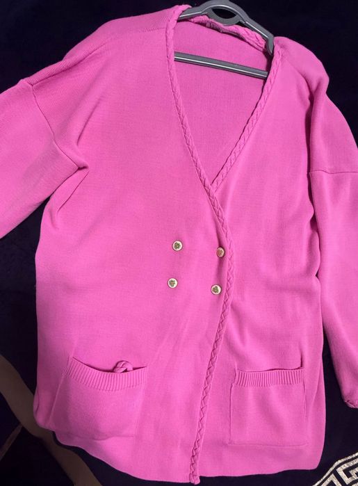 Jenskiy kiyimla bir mata kiyilgan