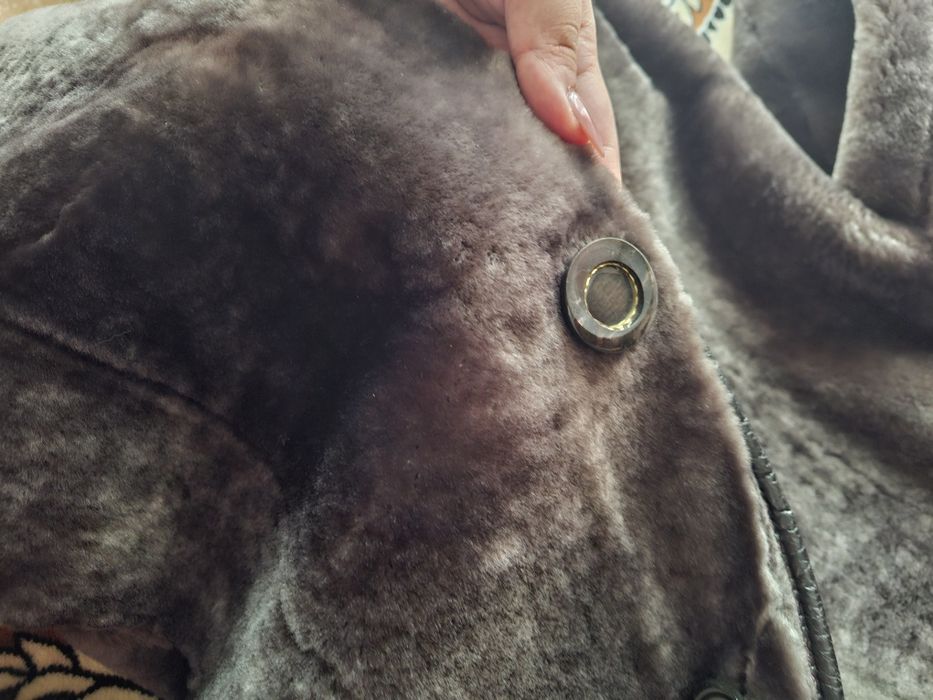 Мутоновая шуба бурного цвета