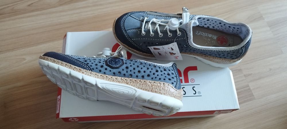 Кроссовки для девочки