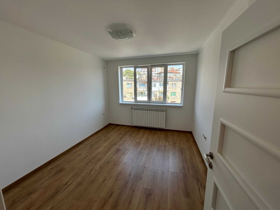 Продава се Четиристаен апартамент в Велико Търново, Колю Фичето - 91 кв.м за 1891 €/кв.м - Снимка #7