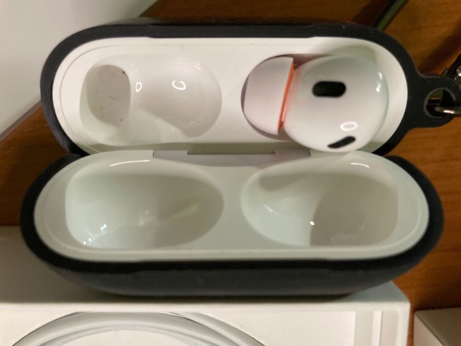 Apple AirPods Pro 2 lightning originale/lipsește casca dreapta