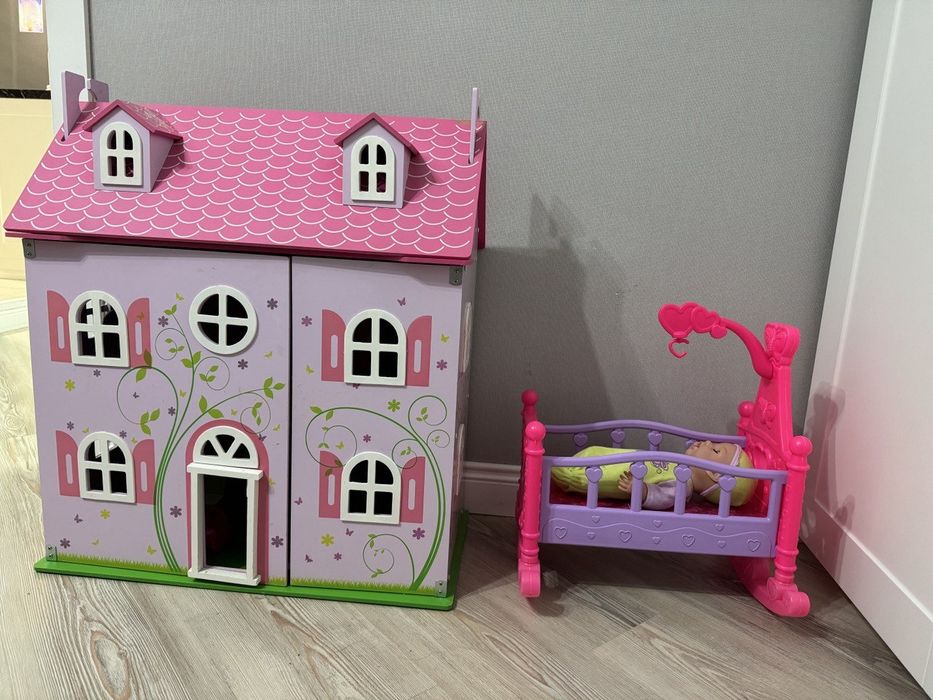 Продам кукольный домик