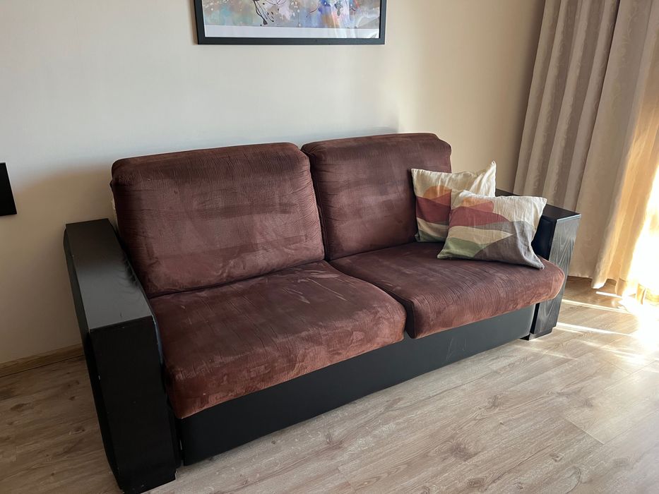 Разтегателен диван от кадифе