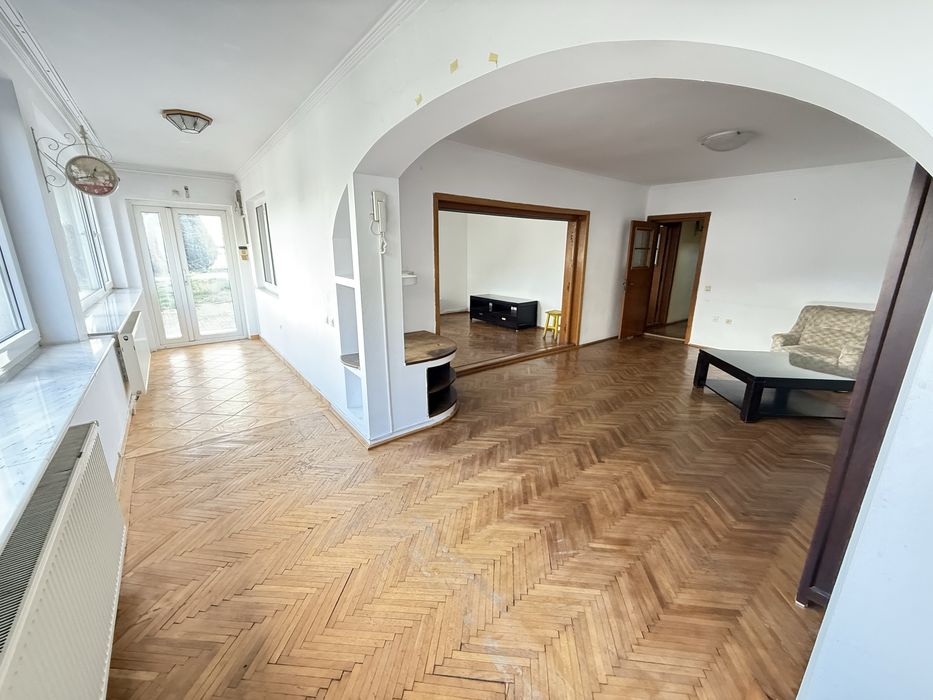 Inchiriez casa zona centrala