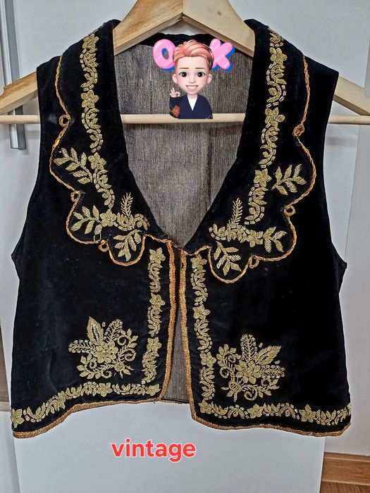 Vesta costum popular veche de peste 80 ani