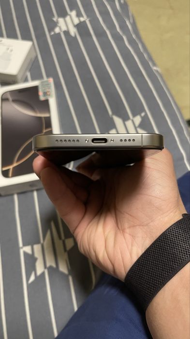 iPhone 16 pro max natural titanium 256