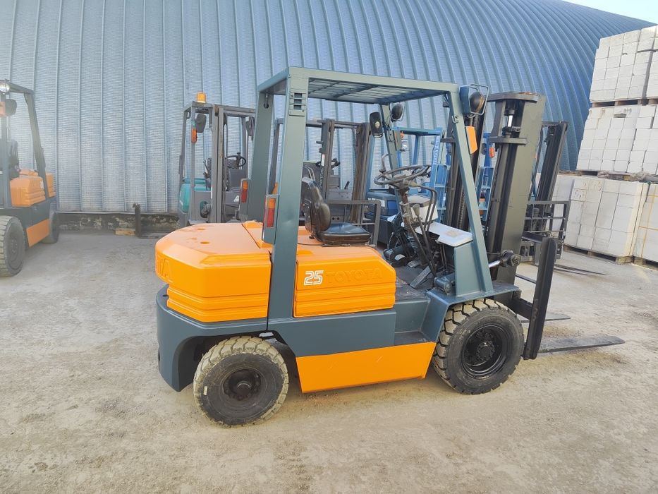 Продам вилочный погрузчик. Кара