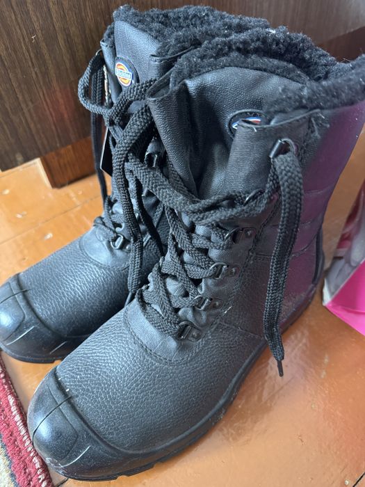Продам спец.ботинку………………….