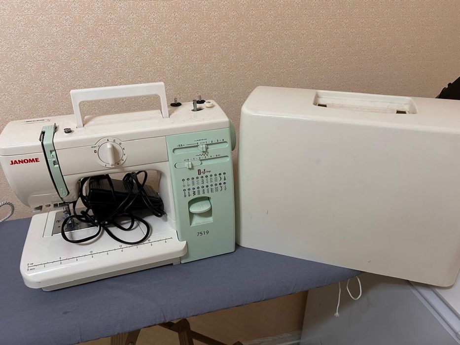 Швейная машина Janome