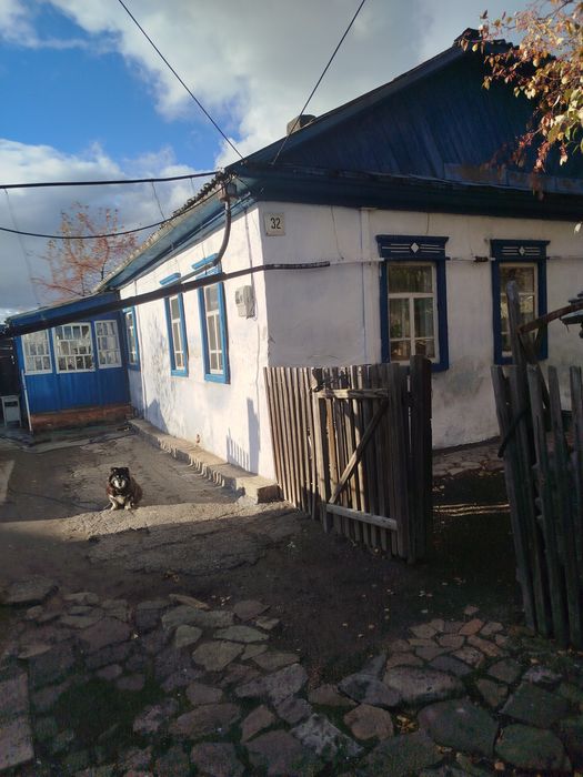 продам дом с гаражом и участок