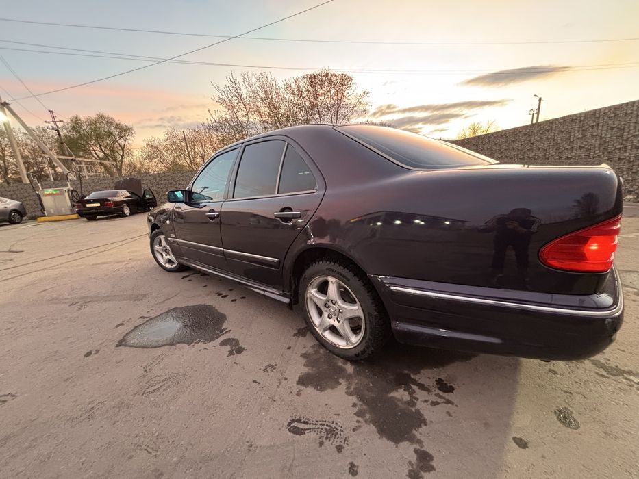 Продам мерса 210