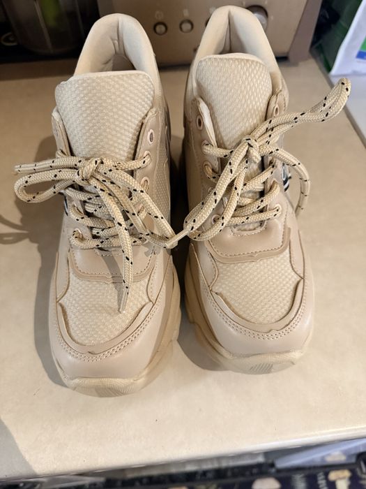 Спортни обувки на платформа